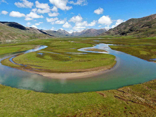 西藏丁青县布托湖湖之水韵处处入画