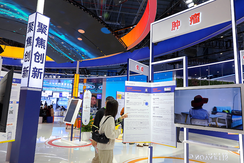 2025年11月9日，上海，第八届进博会（医疗器械及医药保健展区）。