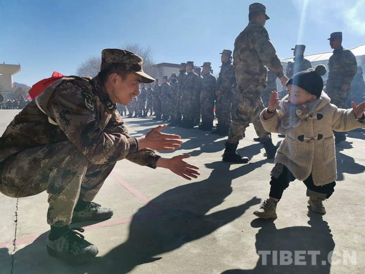 【新春走基层】西藏兵哥哥趣味游园庆新春